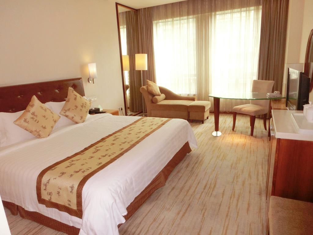 Ramada Plaza Guangzhou Hotel Room photo