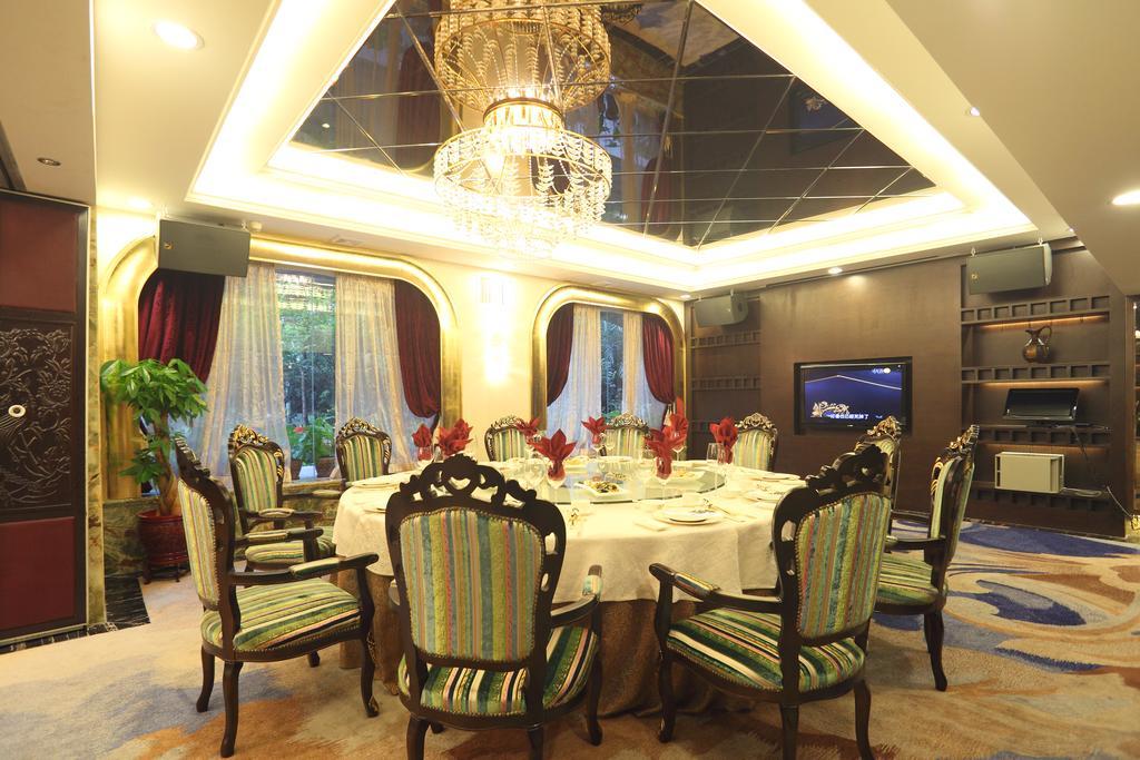 Ramada Plaza Guangzhou Hotel Exterior photo